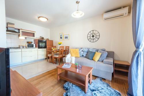 Summer Life Apartment