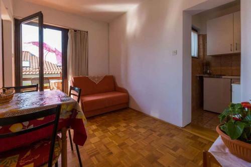 Apartments In Selce 39075