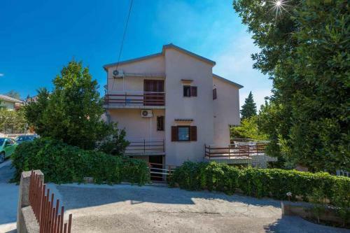 Apartments In Selce 39075
