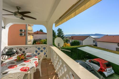Apartment Eni Selce