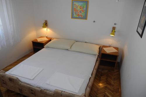 Apartment Bed 62