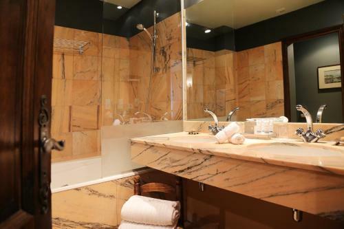 Hotel Ch�teau De Mercu�s
