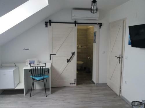 Hostal Apartments And Rooms With Parking Space Slunj, Plitvice - 17719