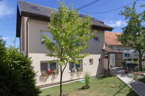 Hostal Iris Room & Apartment