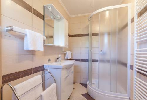 Hostal Iris Room & Apartment