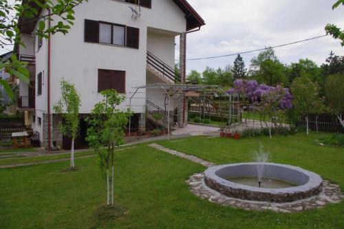 Apartments With A Parking Space Slunj, Plitvice - 17610