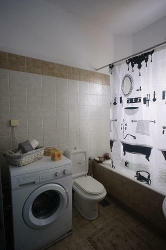 Sunny Sea-view Apartment In Halepa