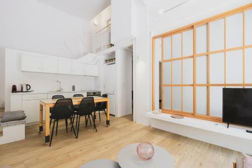 Apartamento Sun-splashed Stylish Flat, Steps To City Old Town