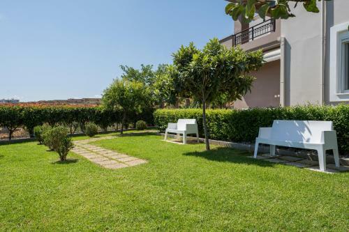 Tholos Apartments