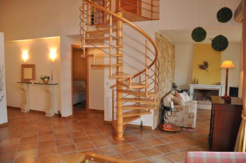 Stylish 3-bedroom Flat - Excellent Location.