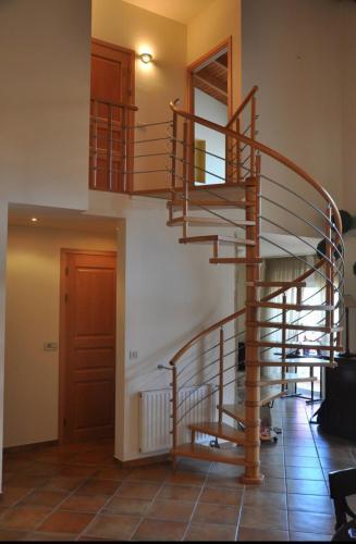 Stylish 3-bedroom Flat - Excellent Location.