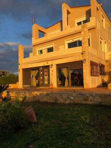 Akrotiri Beach Villa
