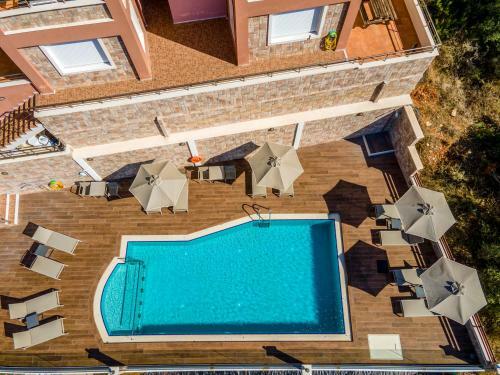 Theos Holidays Luxury Apartment