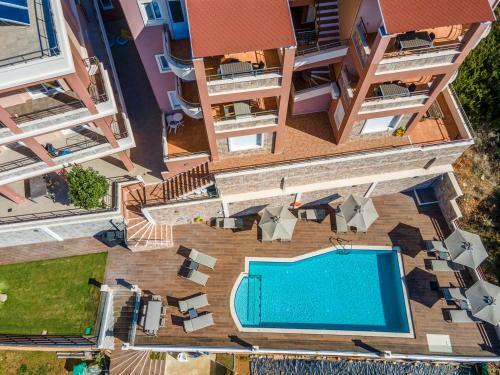 Theos Holidays Luxury Apartment