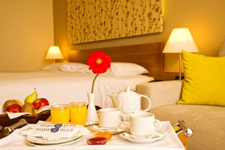 Hotel Pharae Palace