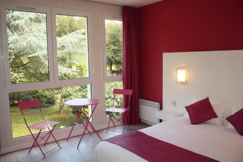 Latitude Ouest Hotel & Restaurant