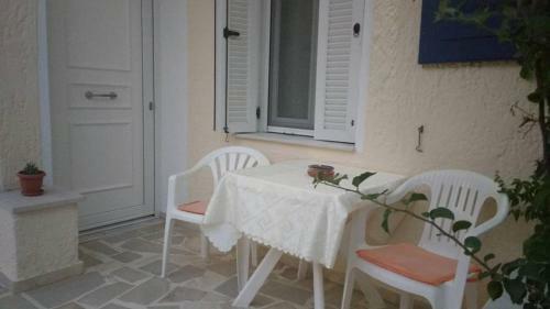 Elli Studios & Apartments