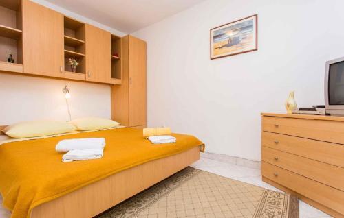 Apartment In Silo/insel Krk 13520