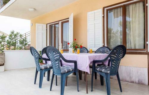 Apartment In Silo/insel Krk 13510