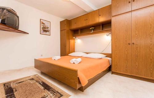 Apartment In Silo/insel Krk 13521