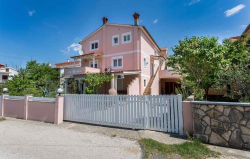 Apartment In Silo/insel Krk 13489