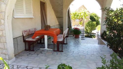 Apartment In Silo/insel Krk 13503