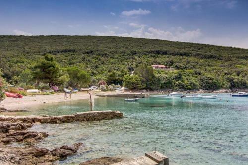 Hostal Holiday Home Lumanera