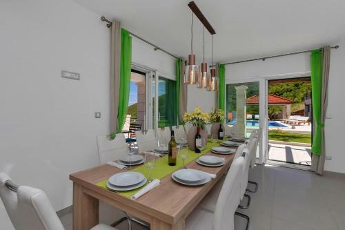 Luxury Villa With A Swimming Pool Studenci, Zagora - 18483