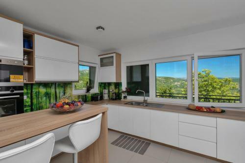 Luxury Villa With A Swimming Pool Studenci, Zagora - 18483