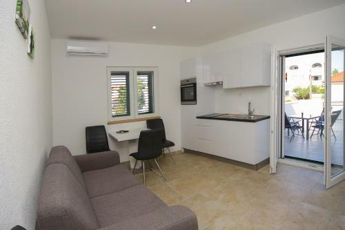 Apartmani Srima/ White House