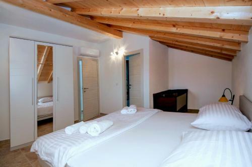 Apartmani Srima/ White House