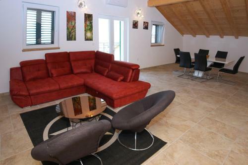 Apartmani Srima/ White House