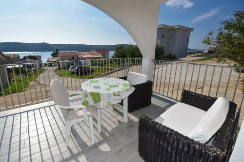 Val Apartmani, Stara Novalja