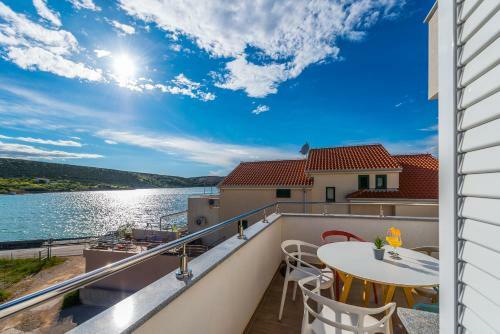 Rea Beachfront Apartments