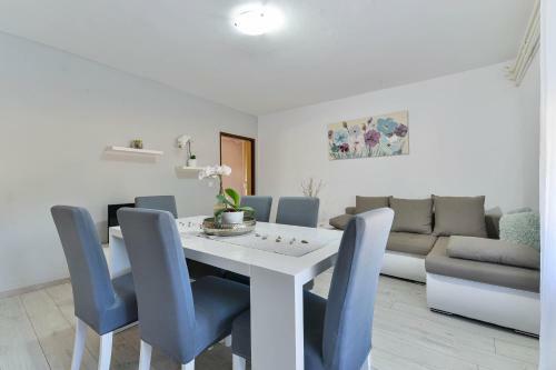 Villa Holiday House Vesna With Pool