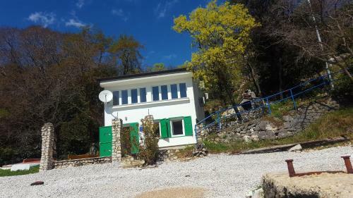 Beach House Bassi