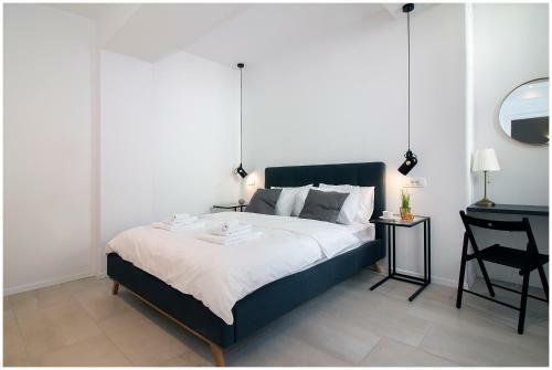 Stylish - Centre Apartment Theatre View