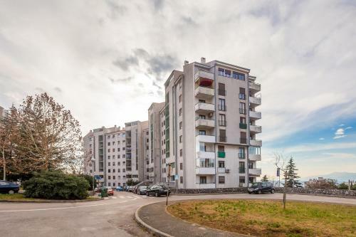 Apartment Infinity