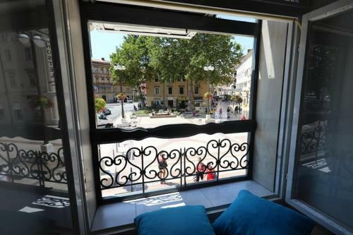 Hostal Odeon Apartment And Rooms