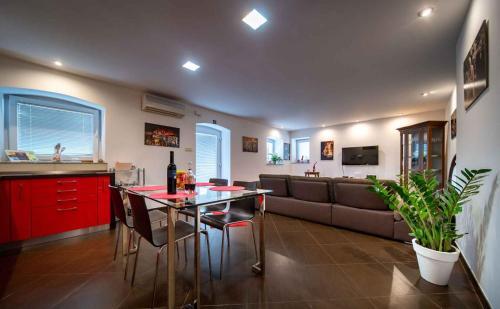 Apartment In Rijeka 38167