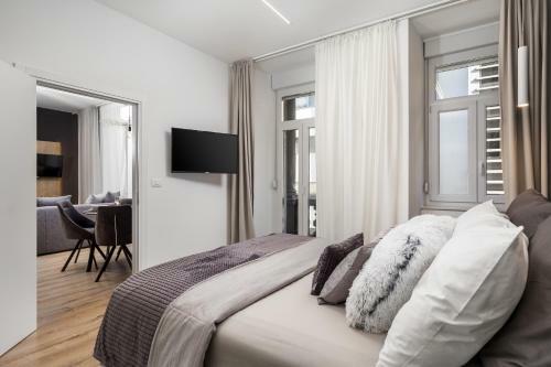 Saint Vitus Apartments With Balcony
