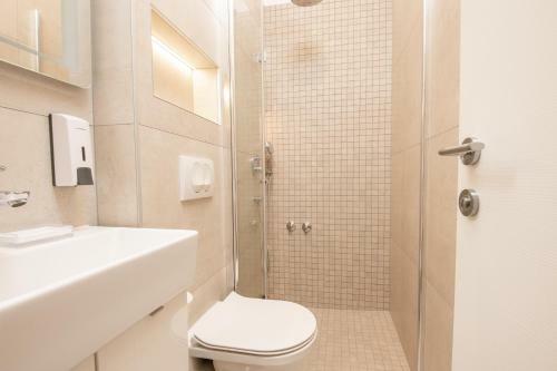 Deluxe Apartments & Rooms Revis