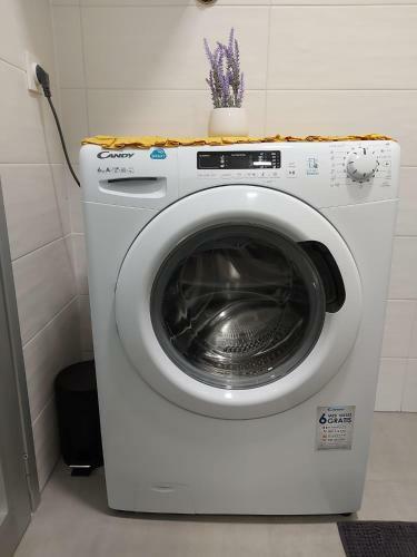 Sunny Studio Apartment With Free Parking