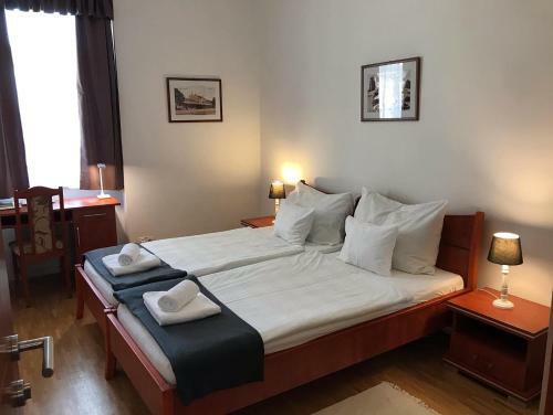Husz�rv�r Hotel Kast�lysz�ll�