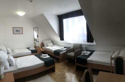Husz�rv�r Hotel Kast�lysz�ll�