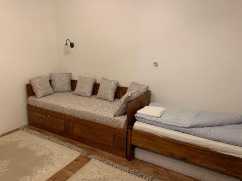Sz�zesztend?s R�v�szh�z Apartman