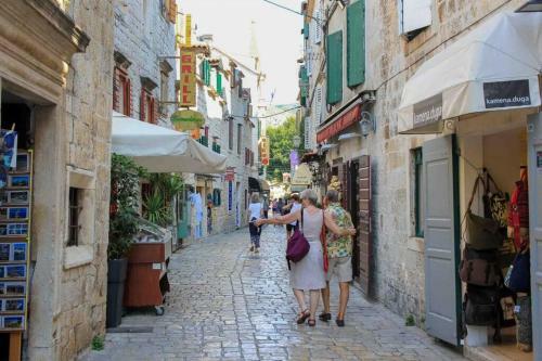Riva Seafront Holiday Apartments