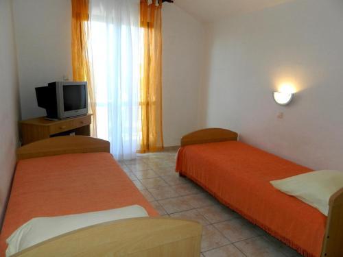 Apartments With A Parking Space Rogoznica - 15005