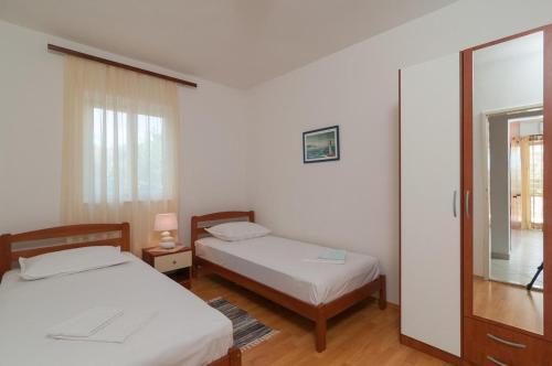 Apartments By The Sea Rogoznica - 15551