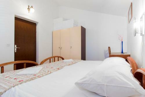 7 Olives Apartments